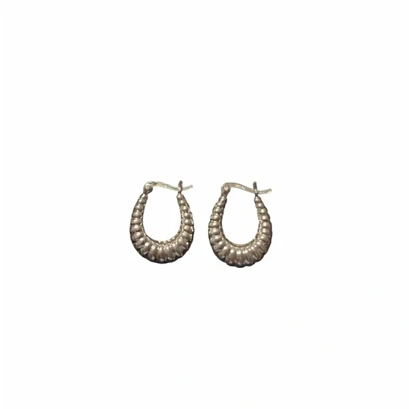 Vintage scalloped oval sterling silver hoop earrings - Picture 4 of 4